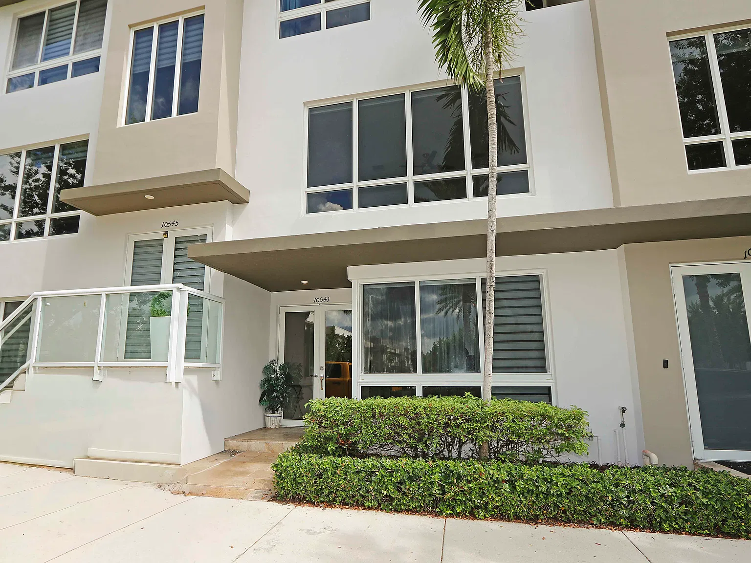 4 bed, 3.5 bath, 2388 sqft, $5,200 — Photo 3