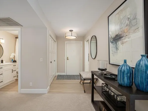 5601 Dewey Hill Rd APT 209, Edina, MN 55439