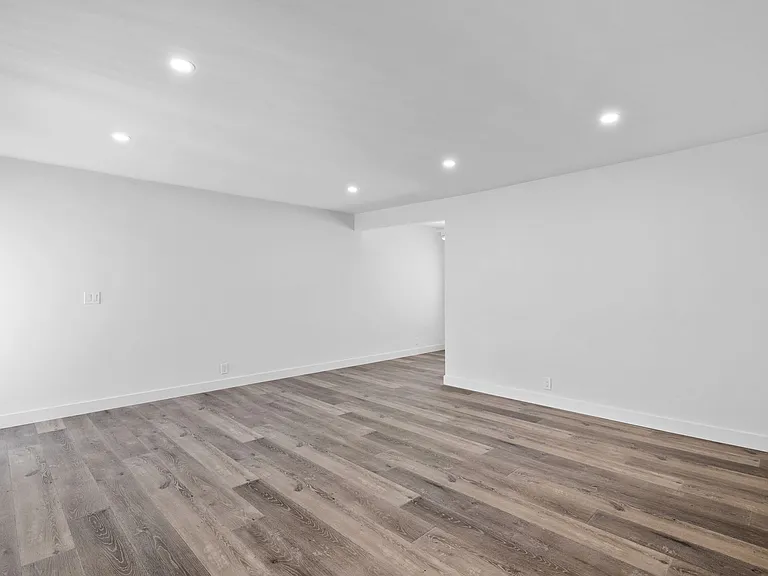17405 Van Ness — Photo 42