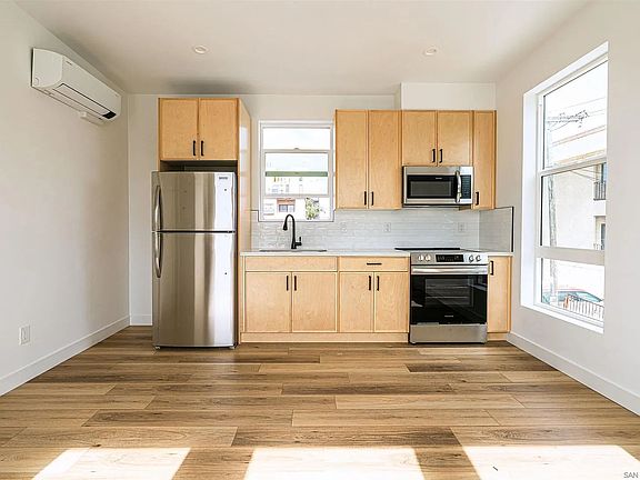 5th image of 2945 B St #1