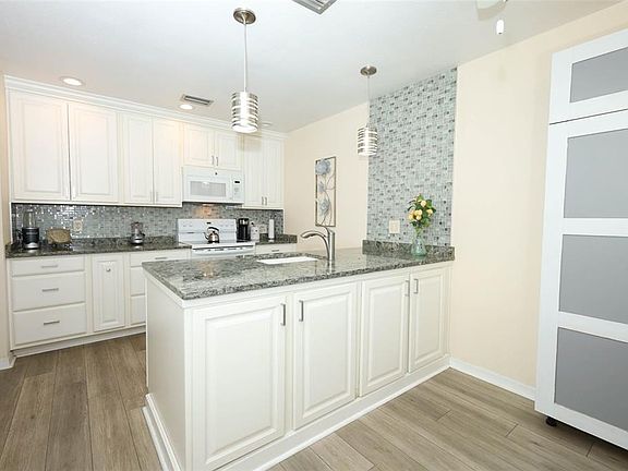 4th image of 2372 SUN VALLEY CIRCLE #2372