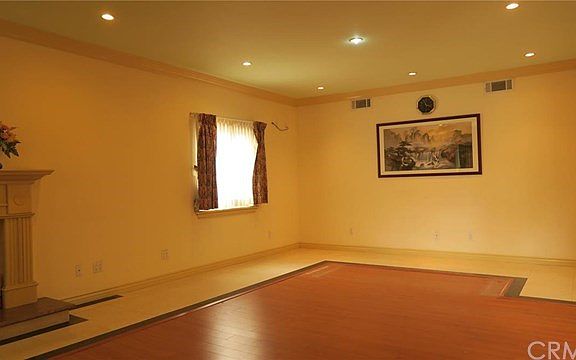 3rd image of 701 Cipriano Pl