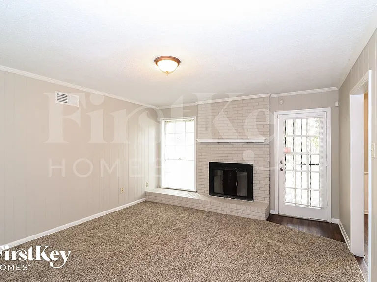 3349 Lynchburg St — Photo 3