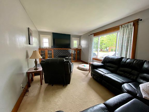 5th image of 9662 Maplewood Ave