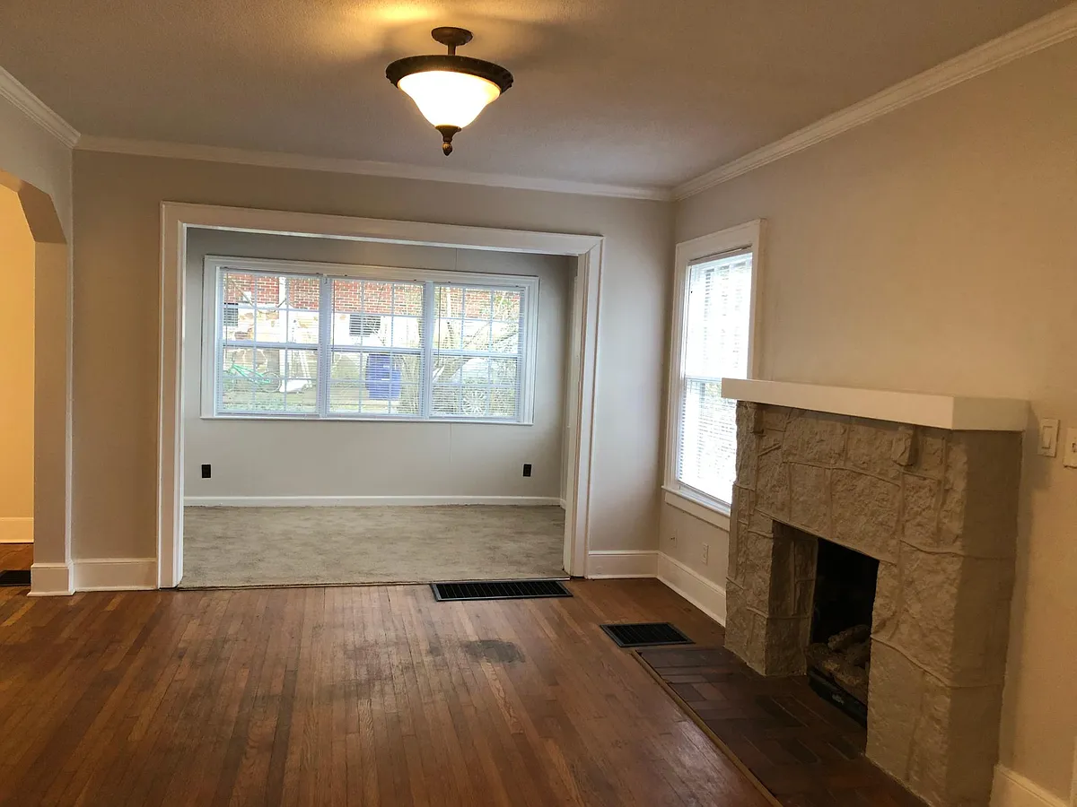 Building Photo - 115 E Meadowbrook Dr