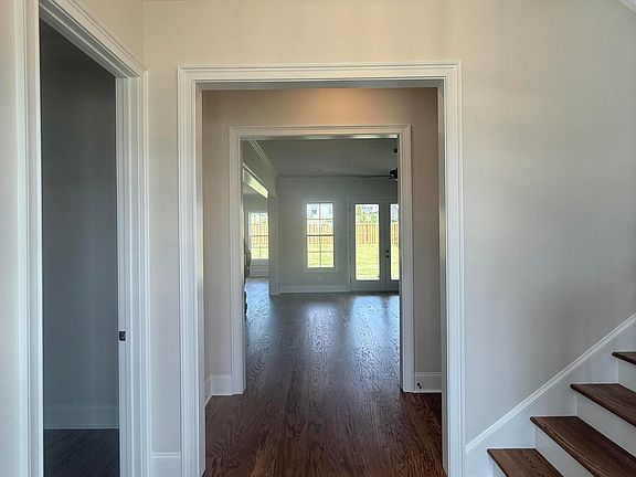 3rd image of 825 Sparrow Point Avenue