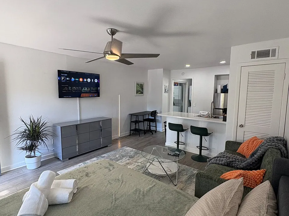 6811 Great Northern Blvd #2-ID1497890P