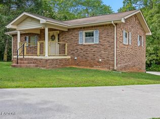 1020 Bledsoe Dr, Etowah, TN 37331