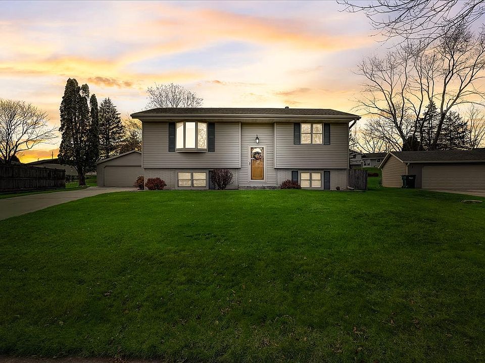 1st image of 633 West Hollybrook Ln