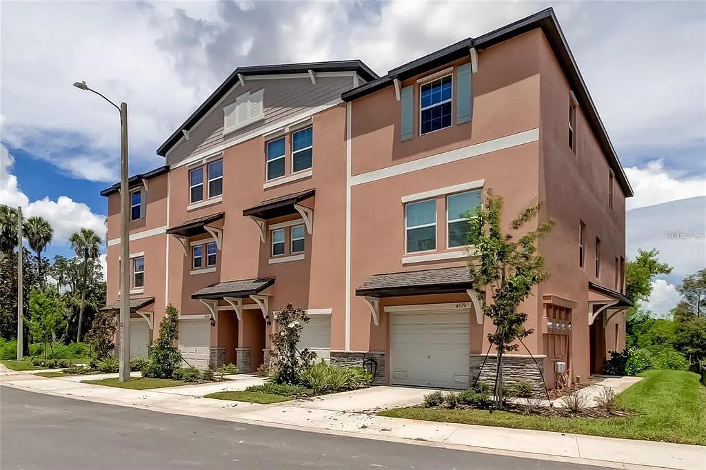 3 bed, 3.0 bath, 2030 sqft, $2,600 — Photo 1