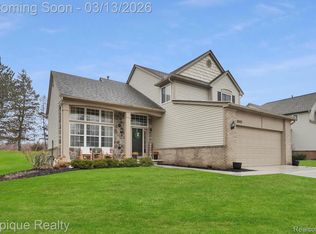 3593 Normandy Dr, Rochester, MI 48306