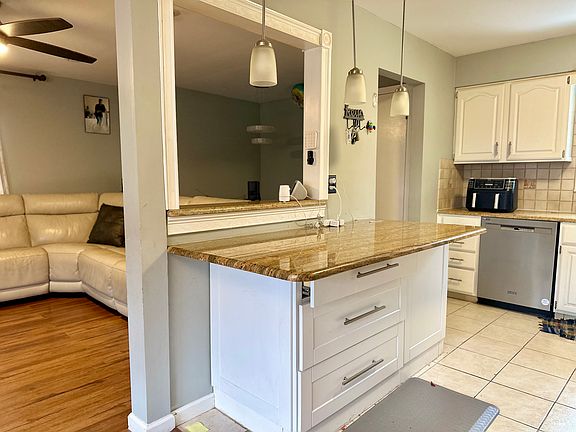 Kitchen Granite Counter Top.