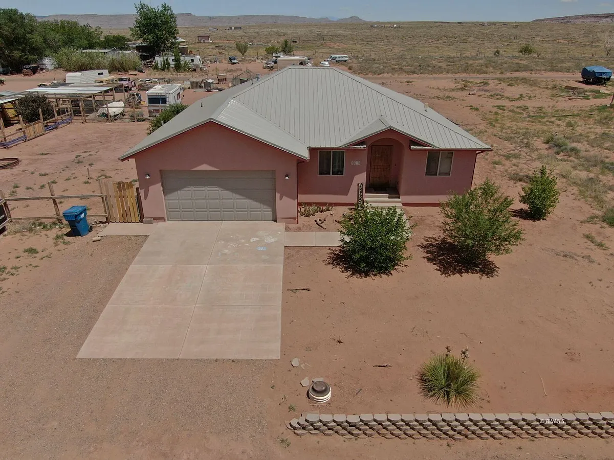 Building Photo - 1670 N Primera Ave