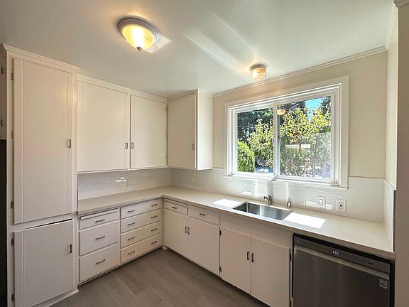 5th image of 140-142 Oakwood Dr