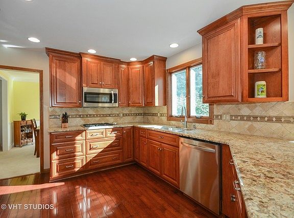 5th image of 405 Bradley Cir