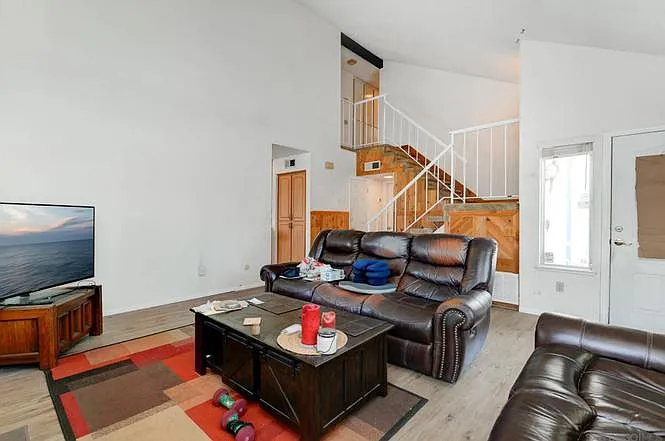 8113 Blythe Ct — Photo 12