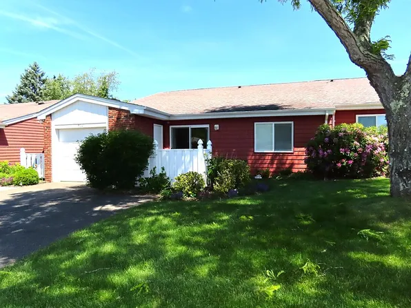 703 Drew Dr, Saint James, NY 11780