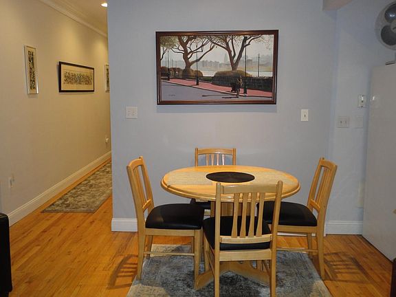 dining area w/ NY views