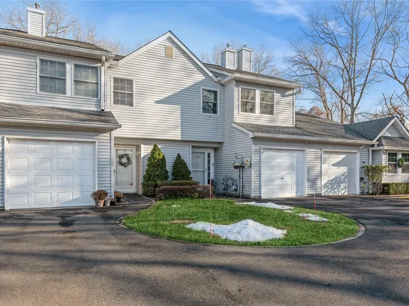 308 Sara Circle, Port Jefferson Station, NY 11776