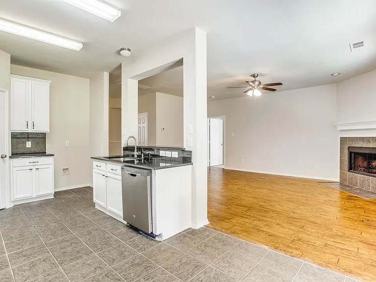 616 Crystal Falls Dr — Photo 13