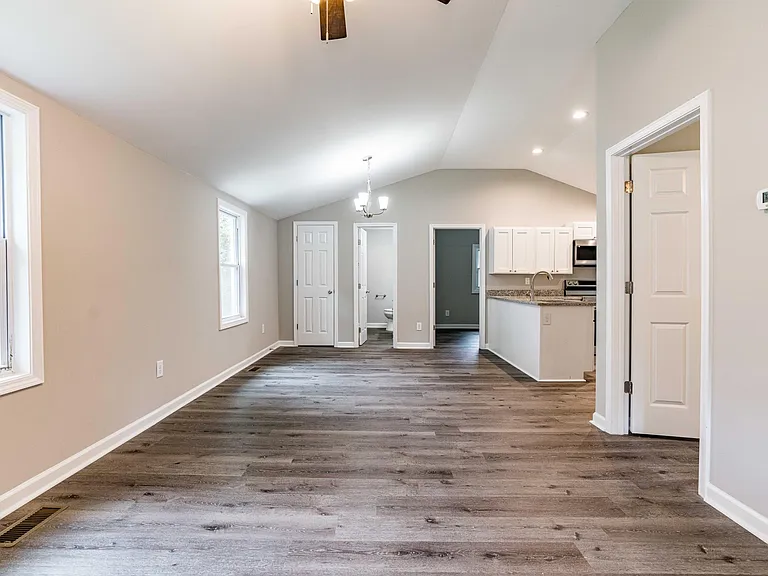 410 Longfellow St — Photo 8