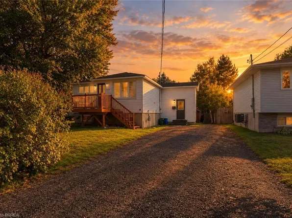 1773 Pierre St, Val Caron, ON P3N 1C4