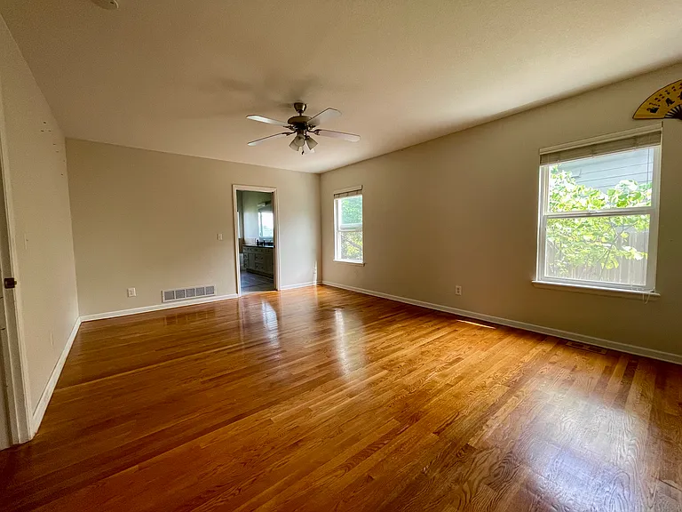 5447 S Valdai St — Photo 15