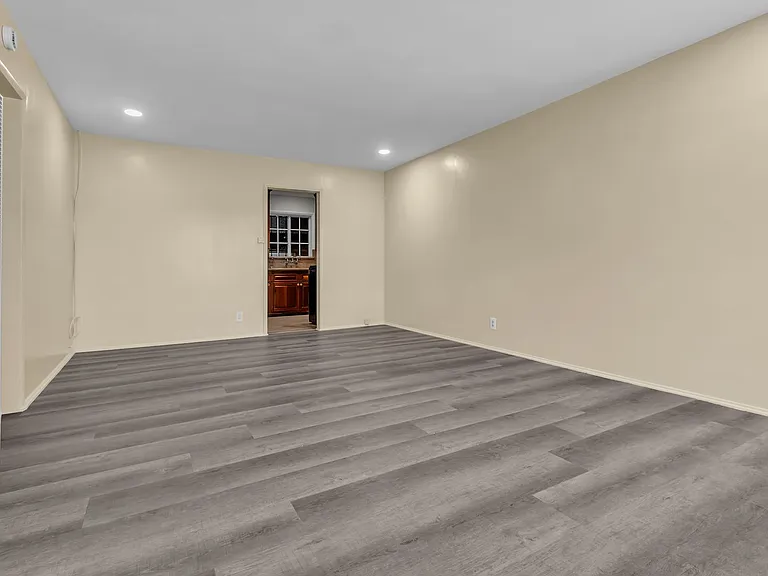 1239 W Carlton Pl — Photo 4