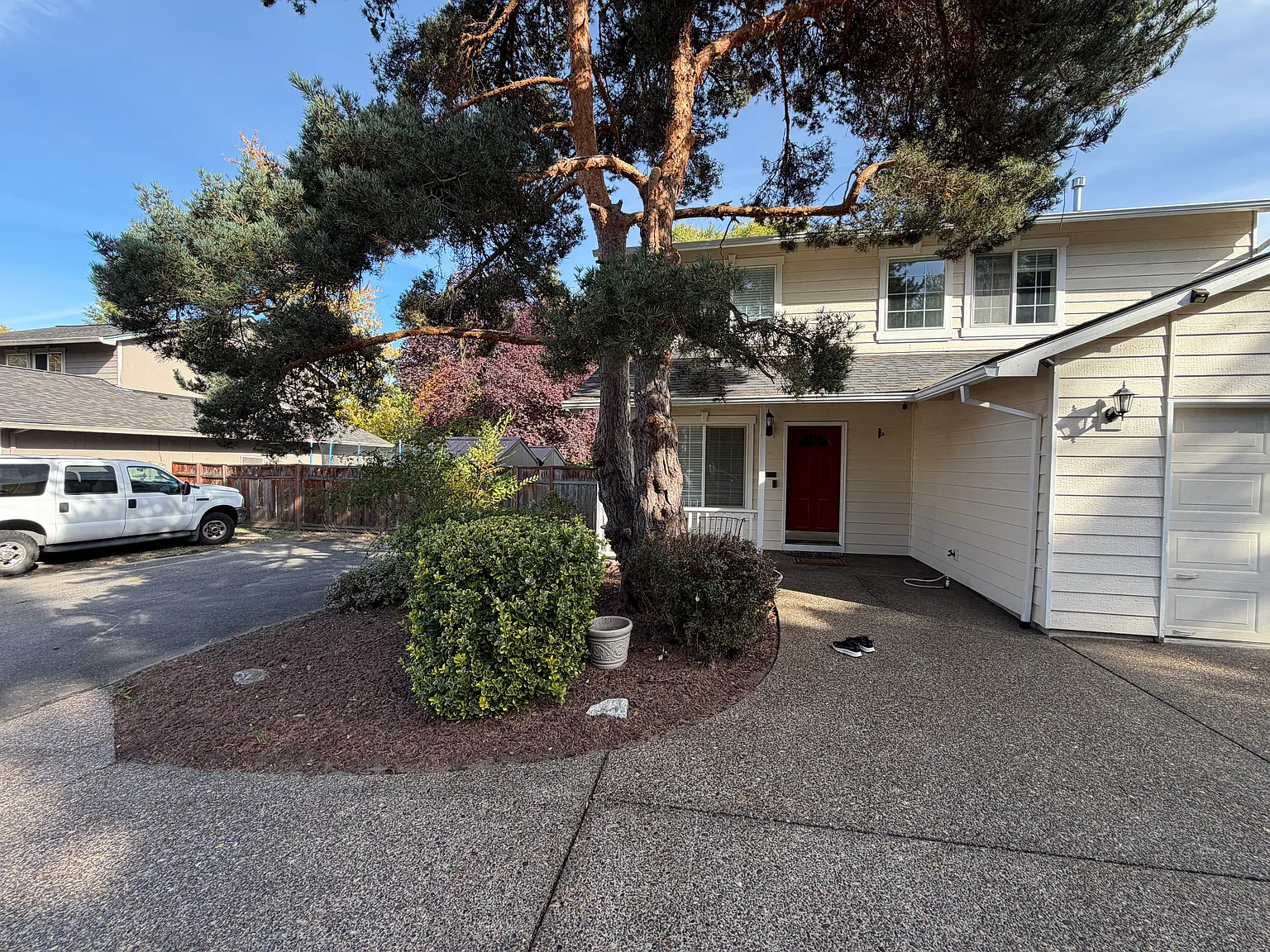 3 bed, 2.5 bath, 1634 sqft, $2,650 — Photo 1