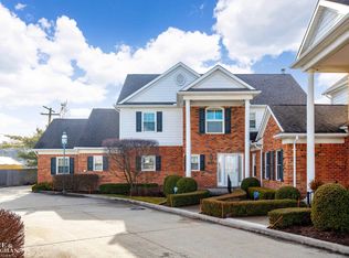 20601 Montague Ln, Grosse Pointe Woods, MI 48236