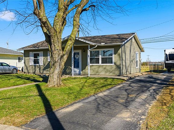 2nd image of 984 Emmett Dr