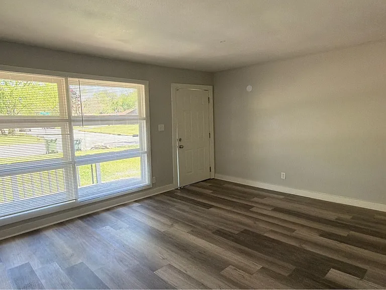 3058 Boswell Dr NW — Photo 5