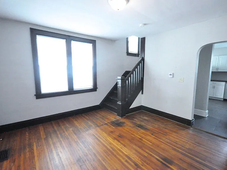388 Hanford St — Photo 3