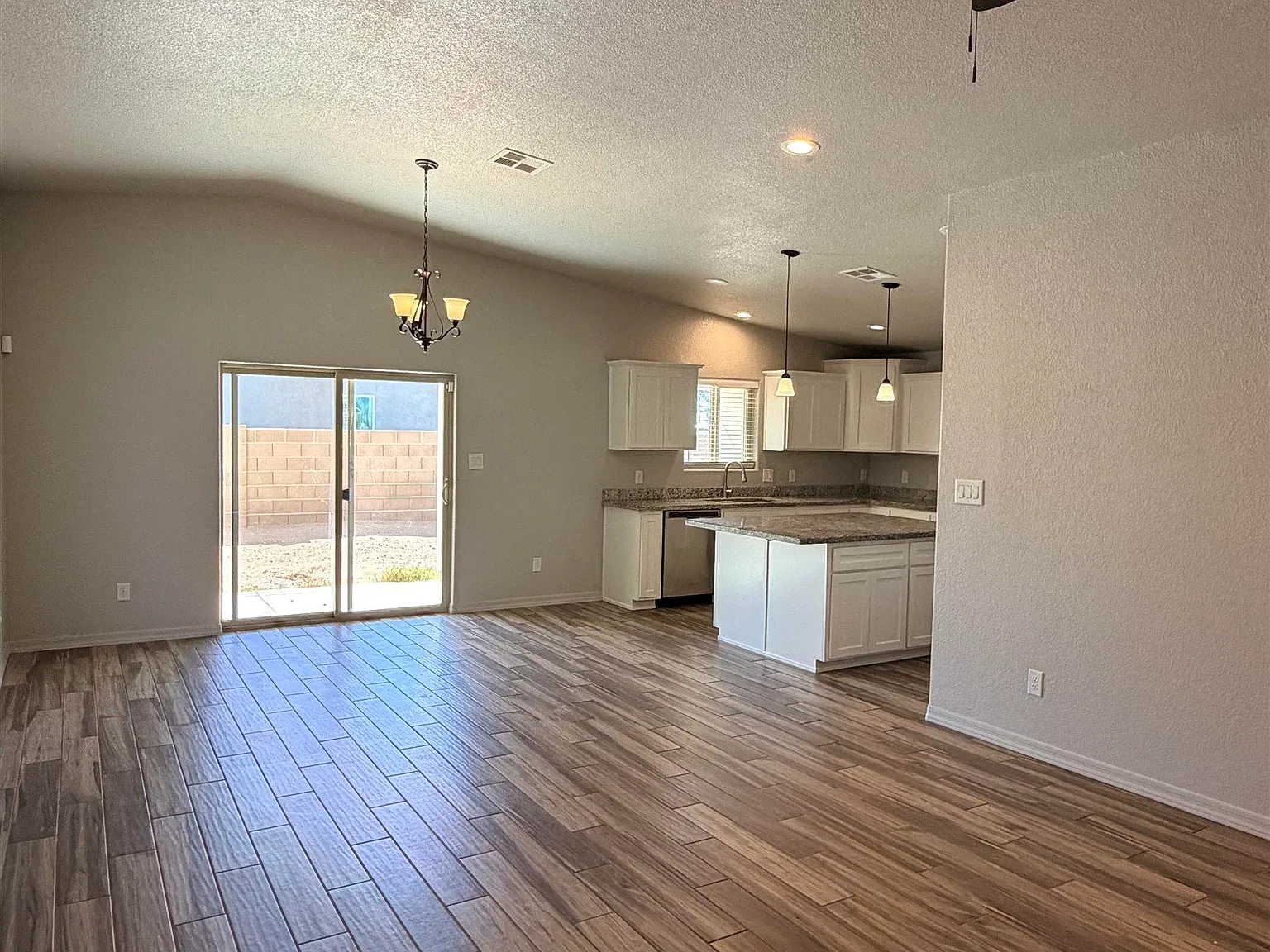 4 bed, 2.0 bath, 1534 sqft, $1,850 — Photo 3