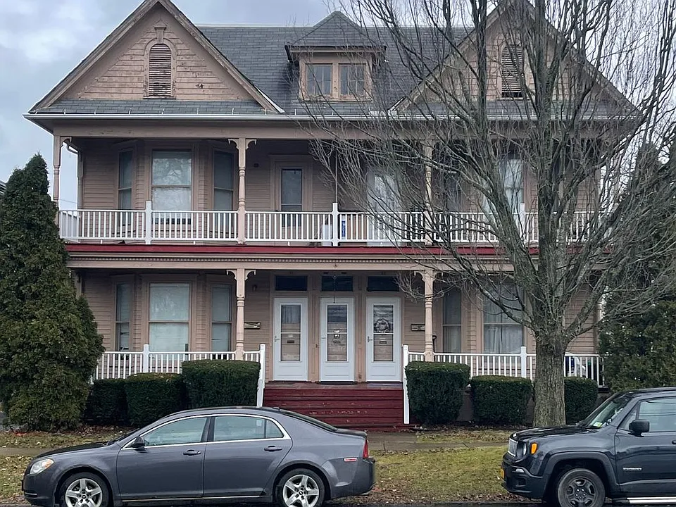 132-134 N Barry St