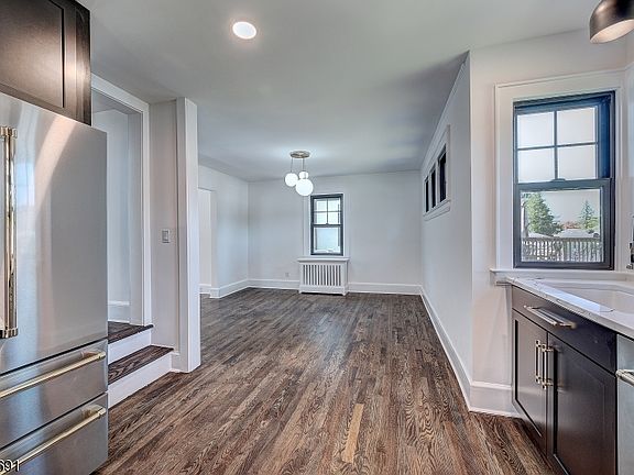 5th image of 35 Sheridan Ave