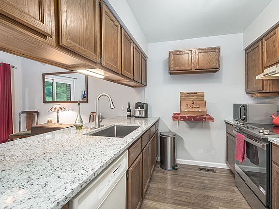 2nd image of 722 Charlemagne Blvd