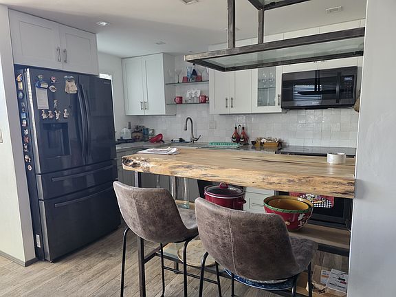 4th image of 2741 Taft St APT 109