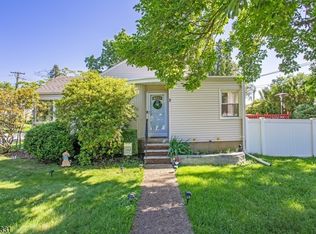 2 Glen Ave, Mine Hill, NJ 07803