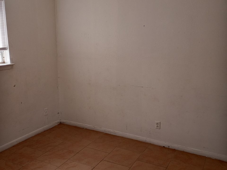 2nd image of 1201 N College St #209