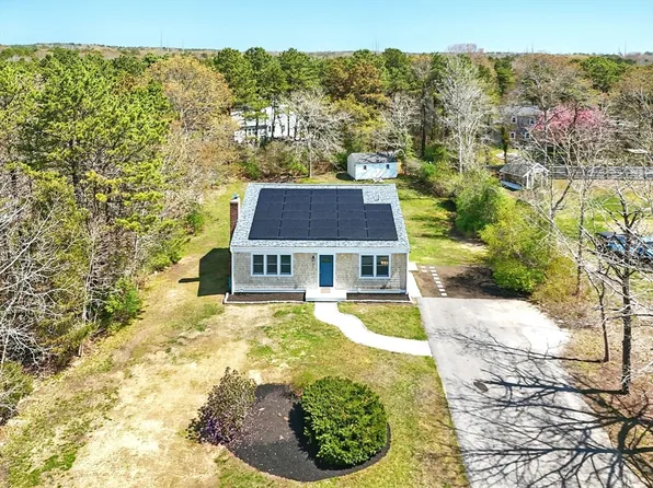 31 Kensington Dr, Sandwich, MA 02563