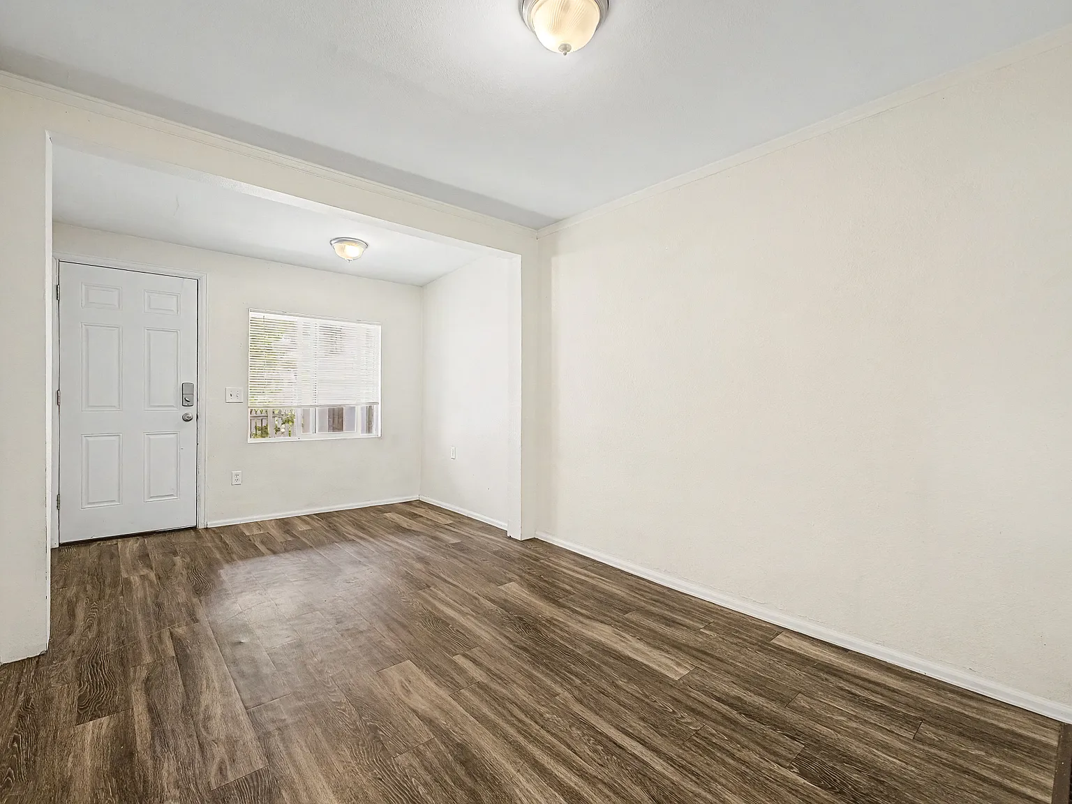 2 bed, 800 sqft, $1,650 — Photo 1