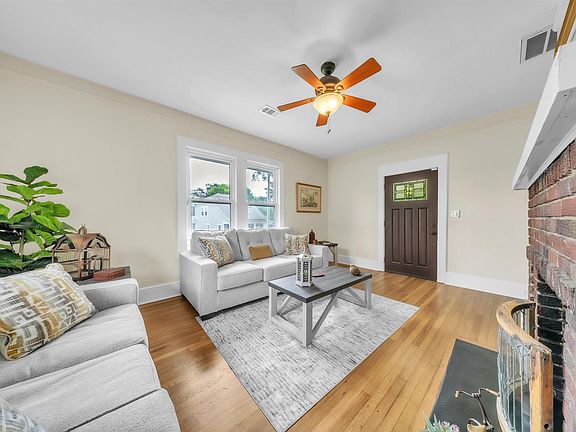 3rd image of 107 Whitehall St