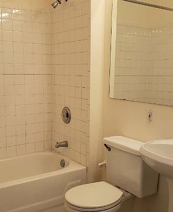 3rd image of 3022 W Wabansia Ave #2