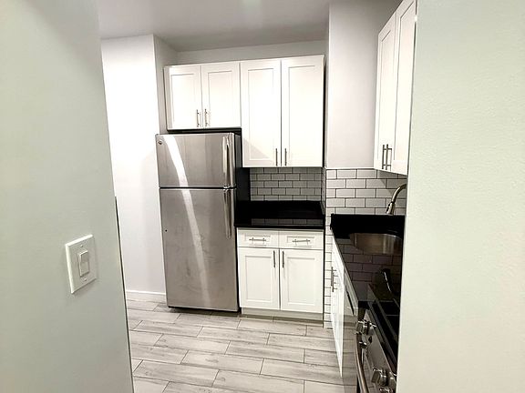 3rd image of 33-10 Crescent St #4F