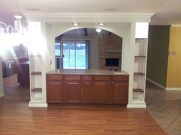 2nd image of 4225 Mayflower Dr