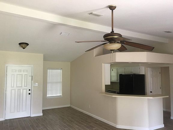 4th image of 1901 S Palm Court Dr