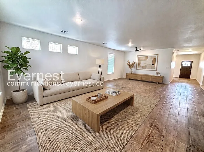 2123 Hornbeam St — Photo 3