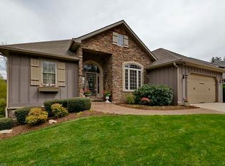 87 Ledgestone Dr, Fairview, NC 28730