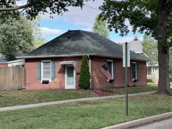 1324 Pine St, Highland, IL 62249